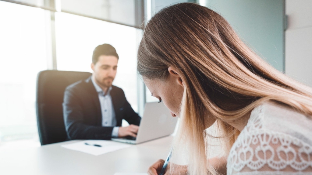 Maison individuelle 6 pièces en R+1 située sur un terrain de 4000 m2 avec piscine.
