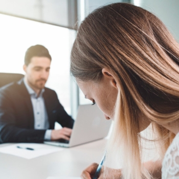 Maison individuelle 6 pièces en R+1 située sur un terrain de 4000 m2 avec piscine.
