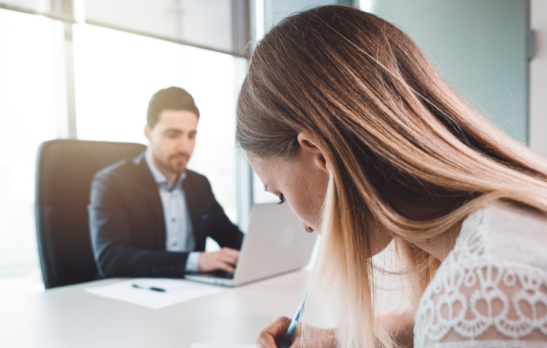 Maison individuelle 6 pièces en R+1 située sur un terrain de 4000 m2 avec piscine.